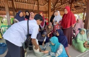 Olah Limbah Pertanian, Warga Panjang-Kedungadem Dapat Pelatihan Pembuatan Jamur dari Bonggol Jagung