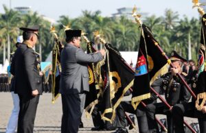 Divisi Humas Polri dan Enam Satker Lainnya Terima Penghargaan Nugraha Sakanti dari Presiden