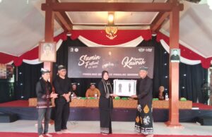 Menyemai Makna Obor Sewu dan Pitutur Luhur Samin Surosentiko dalam Samin Festival Ke-9 di Margomulyo-Bojonegoro