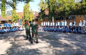 MPLS Siswa Baru, Babinsa Berikan Materi Wawasan Kebangsaan dan Latihan PBB di Sekolah