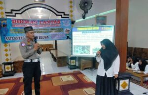 Polres Blora Sasar Santri, Gelar Sosialisasi Tertib Lalu Lintas di Ponpes Al Alif Tunjungan