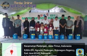 Peringati Hari Asyura, Pemdes Ngradin Padangan Bagikan Santunan Kepada Puluhan Anak Yatim dan Dhuafa