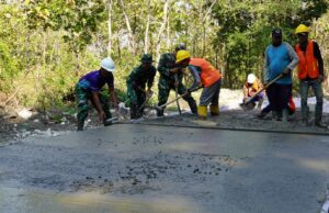 Pembangunan Jalan Cor Beton TMMD 125 Bojonegoro di Desa Soko Terus Dikebut