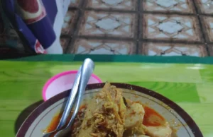 Opor Setan Buk Nik: Sensasi Pedas Menggila di Cepu yang Tak Lekang oleh Waktu