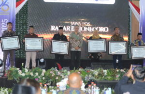 Bupati Blora dan 9 Kades Sukses Raih Penghargaan Inspiratif dari Jawa Pos Radar Bojonegoro