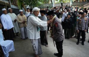 Kapolri Silaturahmi ke Ponpes Al-Hamidy Banyuanyar, Tekankan Sinergitas dan Persatuan
