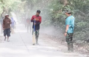 Jelang Penutupan, Warga Soko dan Satgas TMMD 125 Bojonegoro Laksanakan Kerja Bakti