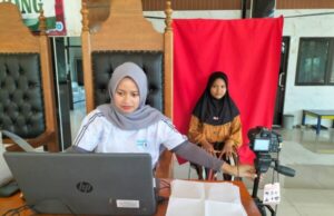 Dispendukcapil Bojonegoro Jemput Bola, Ratusan Anak Ikut Program Rekam KIA di Desa Lengkong
