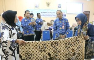 Ketua Dekranasda Dorong Pelaku IKM Batik Terus Berinovasi dan Berkolaborasi Agar Ciri Khas Bojonegoro Semakin Dikenal