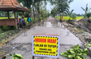 Jalan Desa Sambongrejo-Sumberrejo Dibangun Rigid Beton, Dorong Peningkatan Ekonomi Desa
