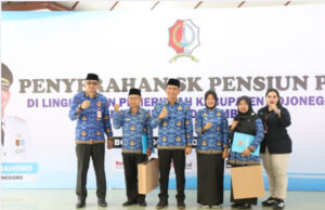 Akhiri Masa Bakti, 62 PNS Bojonegoro Terima SK Pensiun dan Apresiasi dari Bupati