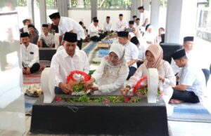 Awali Rangkaian Hari Jadi Bojonegoro Ke-348, Bupati Setyo Wahono dan Wabup Nurul Azizah Ziarah Makam Leluhur