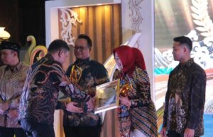 Prestasi Membanggakan, Penyiar LPPL Radio Gagak Rimang Blora Raih Dua Penghargaan di KPID Jateng 2025