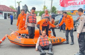 Tingkatkan Kesiapsiagaan, Bhabinkamtibmas Polres Blora Dapat Pelatihan dari BPBD dan Damkar
