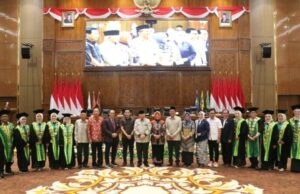 Hadir Wisuda Stikes Rajekwesi, Wabup Harapkan Para Wisudawan Dapat Menghiasi dan Menangkap Peluang di Bojonegoro