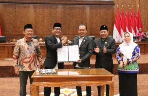 DPRD dan Pemkab Bojonegoro Sahkan Raperda Dana Abadi Pendidikan dan Setujui RAPBD 2026