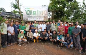 Peringati HMPI, Bupati Bojonegoro dan IDFos Hijaukan Pegunungan Botak Desa Miyono