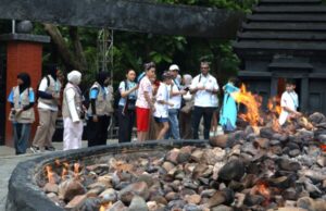 Peserta ASMOPSS dari 6 Negara Kunjungi Kayangan Api di Ngasem-Bojonegoro