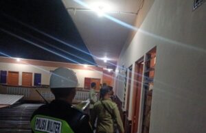 Jelang Nataru, Satpol PP Bojonegoro Patroli Rumah Kos dan Warung Remang-remang