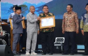 Bupati Blora Terima Penghargaan Padi Organik Dari Kemendes