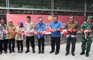 Perkuat Ketahanan Pangan, Bupati Arief Resmikan Kandang Petelur Merah Putih di Kebonrejo