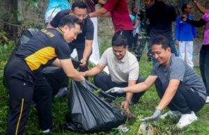 Pimpin Langsung Bersih-bersih Lingkungan, Bupati Setyo Wahono Ajak Bersama Wujudukan Bojonegoro ASRI