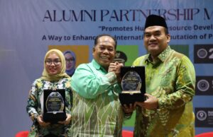 Dedikasi Nyata Bangun Daerah, Bupati Blora Raih Penghargaan Bergengsi dari UNNES