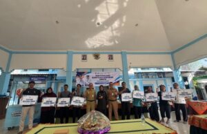 Dorong Usaha Mikro Terus Berkembang, Pemkab Bojonegoro Beri Bantuan Gerobak Bagi Penjual Serabi