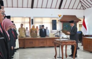 Bupati Bojonegoro Lantik Pejabat Tinggi Pratama hingga Kepala Sekolah, Dorong Tingkatkan Layanan Masyarakat