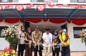 Menko PMK Pratikno Resmikan Gedung Baru di SMPN 1 Padangan, Beri Semangat Siswa Terus Belajar Menggapai Mimpi