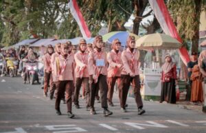 Sambut HUT Ke-81 RI di Purwosari-Bojonegoro, Kemeriahan dan Semangat Gerak Jalan Bangun Kebersamaan