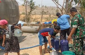 Tanggap Krisis Kekeringan, Kodim Bojonegoro Salurkan 6 Ribu Liter Air Bersih untuk Warga Kedungsari Temayang