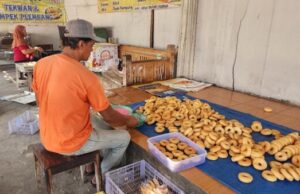 Pelaku UMKM Padangan-Bojonegoro Produksi Puluhan Ribu Kue Seribuan Perhari, Pasar hingga Luar Daerah
