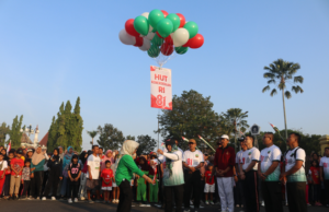 Ribuan Warga Menyemut, Wakil Bupati Blora Lepas Jalan Sehat HUT ke-81 RI Berhadiah Sepeda Motor