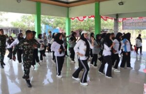 Kampanye Hidup Sehat Lewat Senam Line Dance saat TMMD Ke-129 di Kedungadem-Bojonegoro