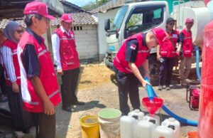 Langkah PMI Bojonegoro Distribusikan Air Bersih Ke Daerah Kekeringan Dapat Apresiasi dari PMI Jatim