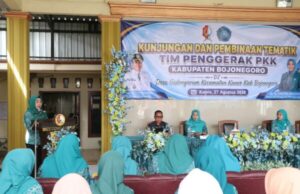Berkunjung ke Gedongarum, Ketua TP PKK Bojonegoro Dorong Sukseskan Gayatri hingga Kawasan Anti Rokok