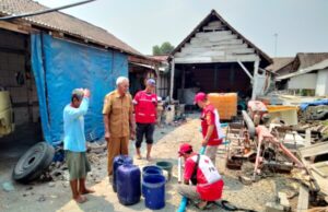 Kolaborasi dengan BPBD, PMI Bojonegoro Kembali Kirim Bantuan Air Bersih untuk Warga Terdampak Kekeringan