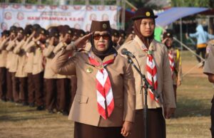 Kak Sri Setyorini Lepas Pasukan Estafet Tunas Kelapa Pramuka Blora dari Lapangan Kridosono