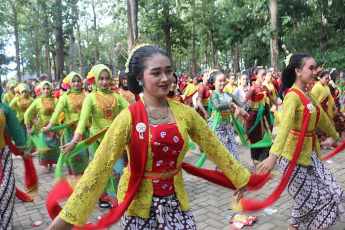 Detak Ribuan Langkah Tari di Goa Terawang, Melebur dalam Kehangatan Blora Culture Festival 2026