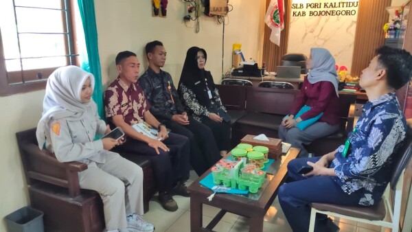 Program Angkutan Pelajar Gratis Pemkab Bojonegoro Bantu Siswa SLB Makin Semangat