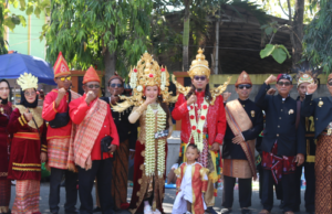 Usung Tema Budaya Lestari, Indonesia Mandiri : Warga Desa Kamolan Tumpah Ruah Ikuti Karnaval