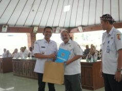 76 ASN Pemkab Bojonegoro Terima SK Pensiun, Bupati Wahono Beri Apresiasi Atas Pengabdian untuk Daerah