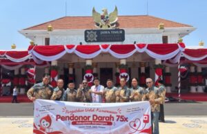 16 Pendonor Darah Sukarela Asal Bojonegoro Terima Penghargaan dari Gubernur Jatim