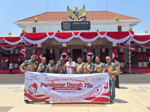 16 Pendonor Darah Sukarela Asal Bojonegoro Terima Penghargaan dari Gubernur Jatim